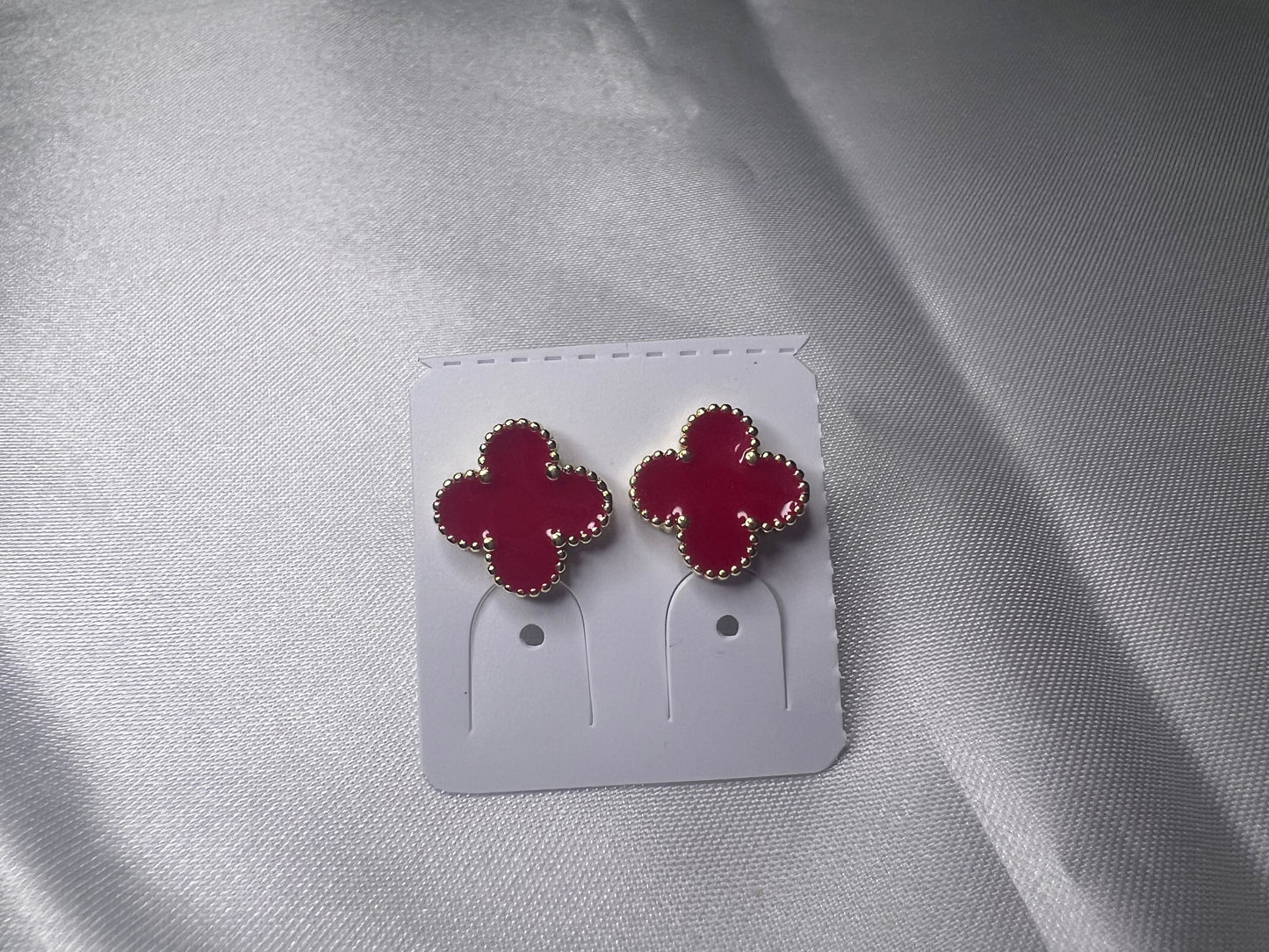 Aretes Flor Trébol Fucsia Oro Laminado XP 14K | Elegancia Atemporal