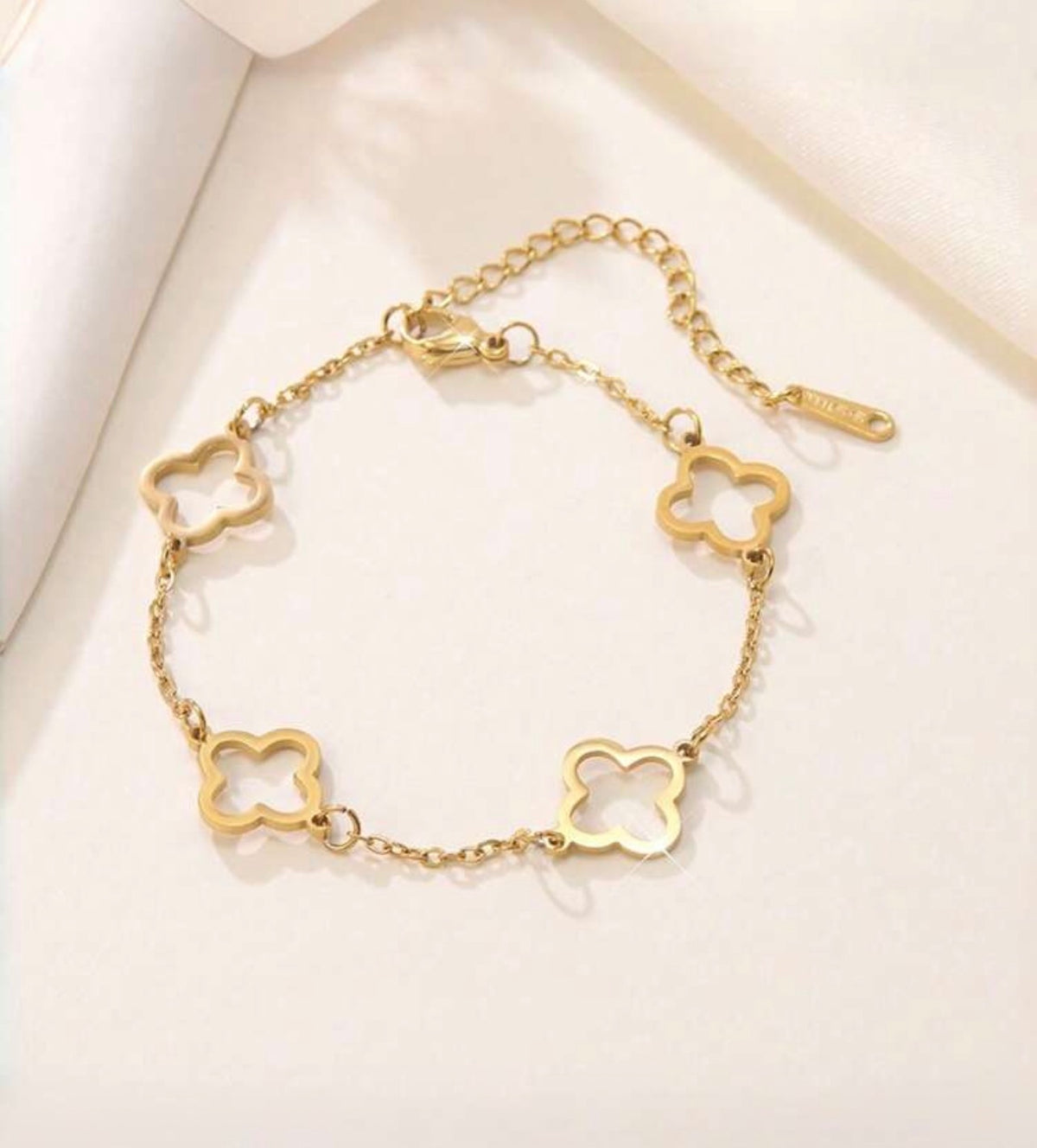 Pulsera de Tréboles Dorados – Acero Inoxidable 🍀