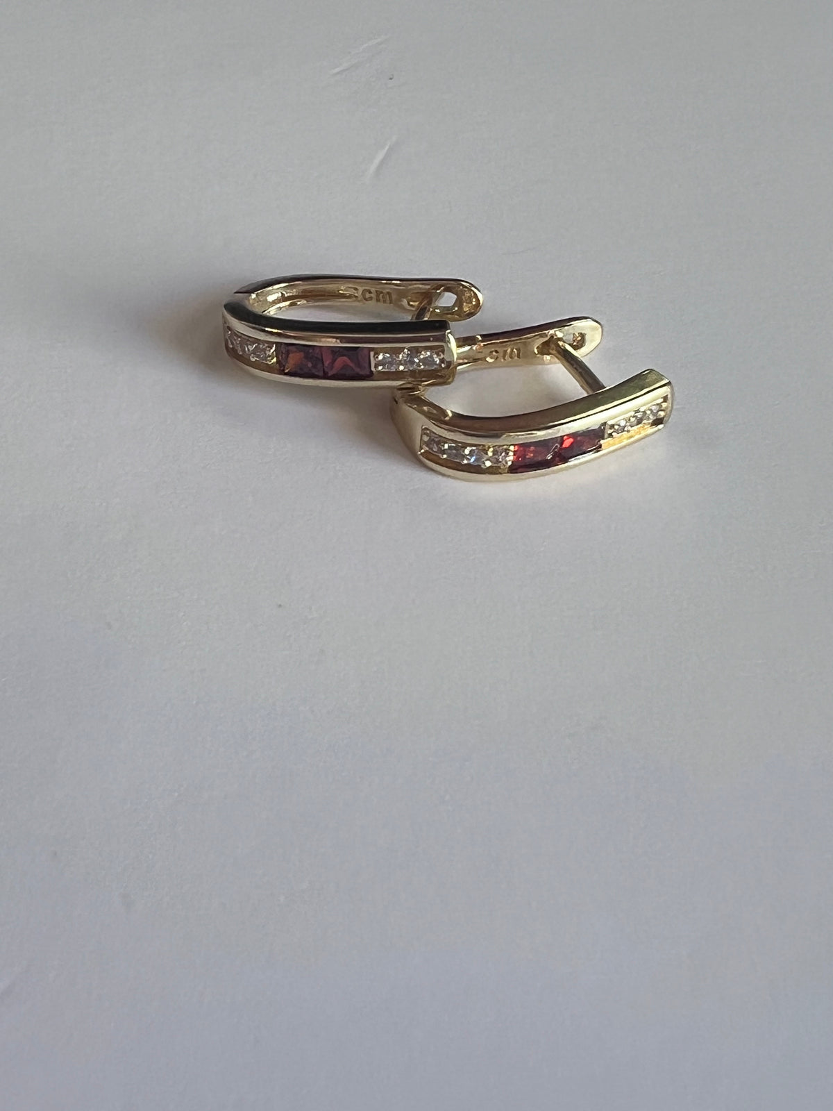 Aretes tipo argolla con piedras marrón transparente – Oro laminado XP 14K