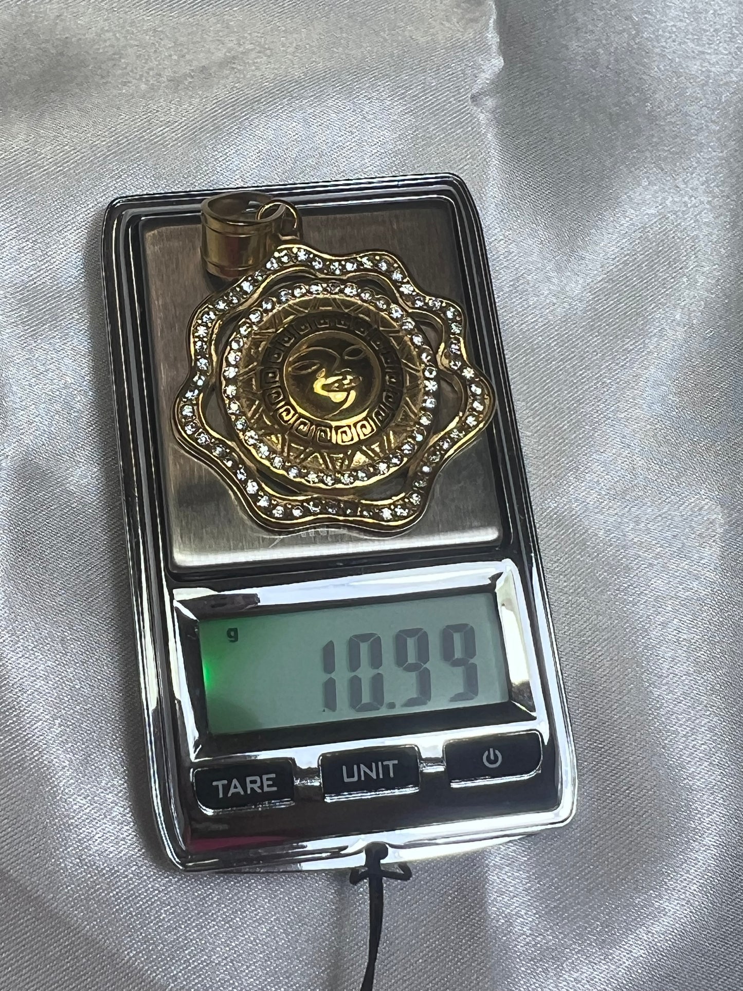 Dije Sol y Luna en Acero Inoxidable Dorado con Circonias | Colgante Unisex