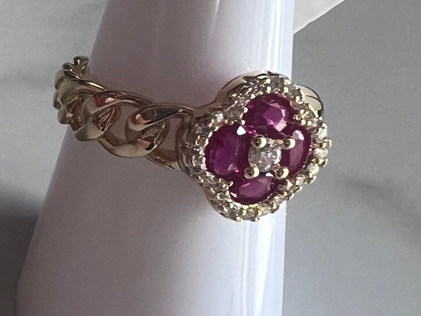 Anillo Dorado con Piedras rojo  – Oro Laminado XP 14K