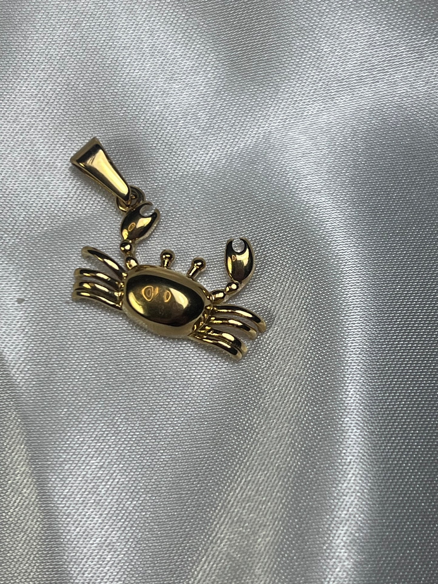 Dije Cangrejo Dorado en Acero Inoxidable | Elegancia Marina