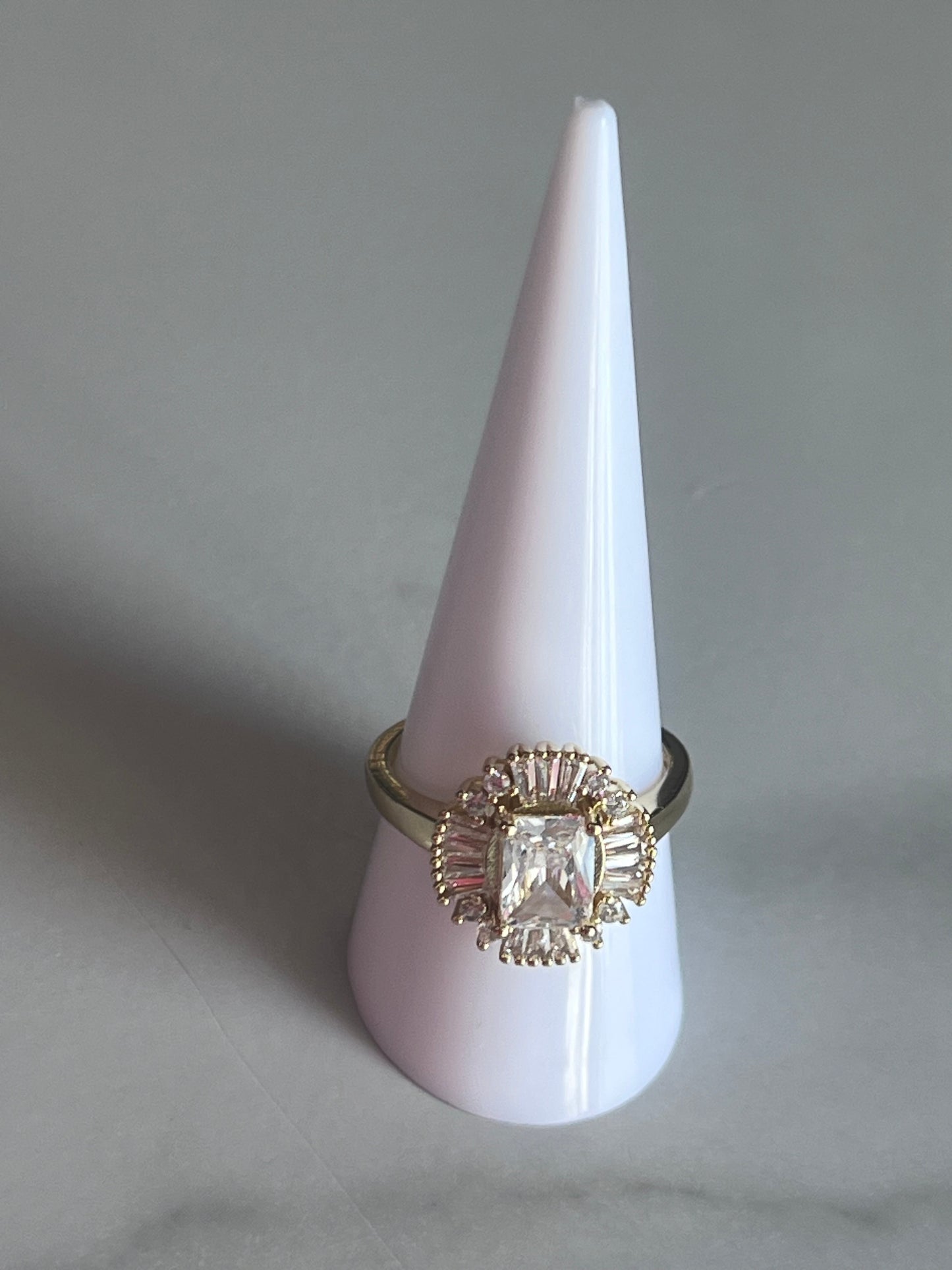 Anillo Dorado con Zirconias – Oro Laminado XP 14K | Size 9
