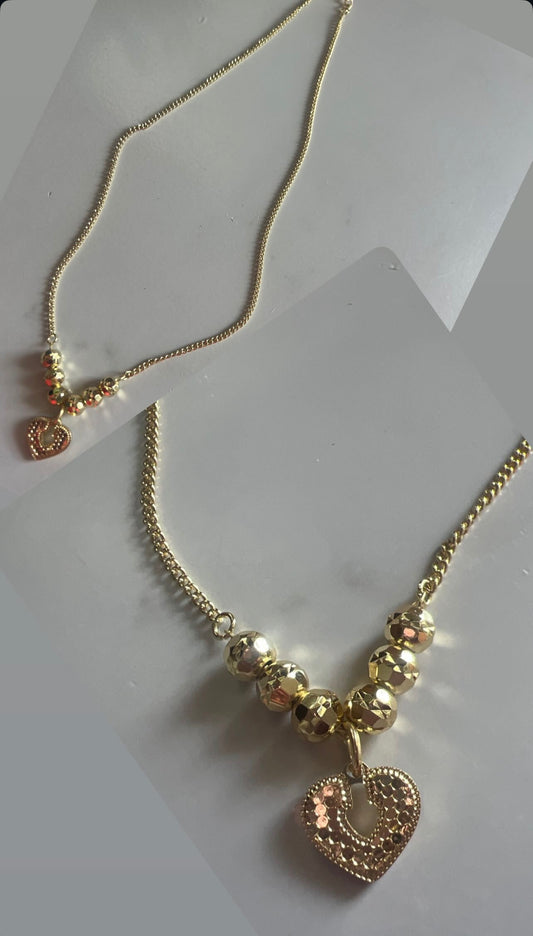 Collar Dorado con Dije de Corazón y Esferas – Oro Laminado XP 14K