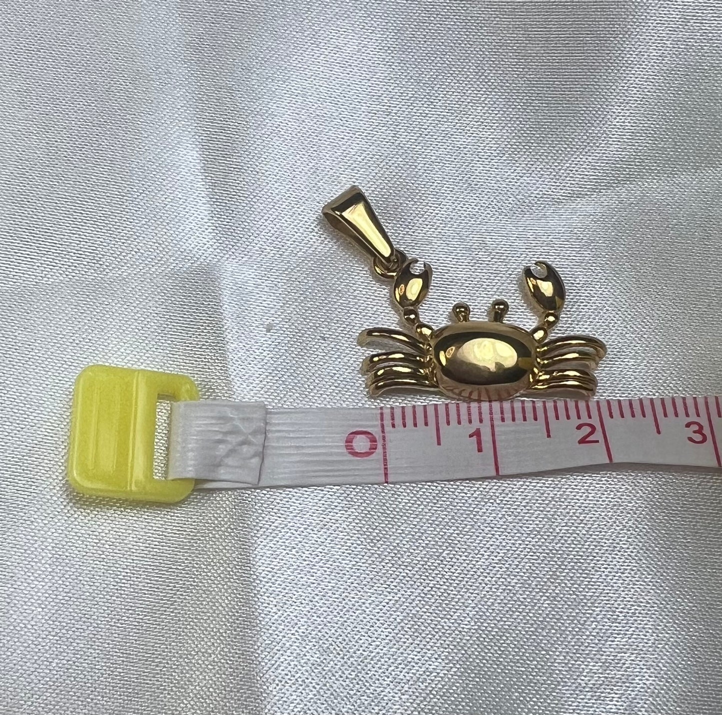 Dije Cangrejo Dorado en Acero Inoxidable | Elegancia Marina