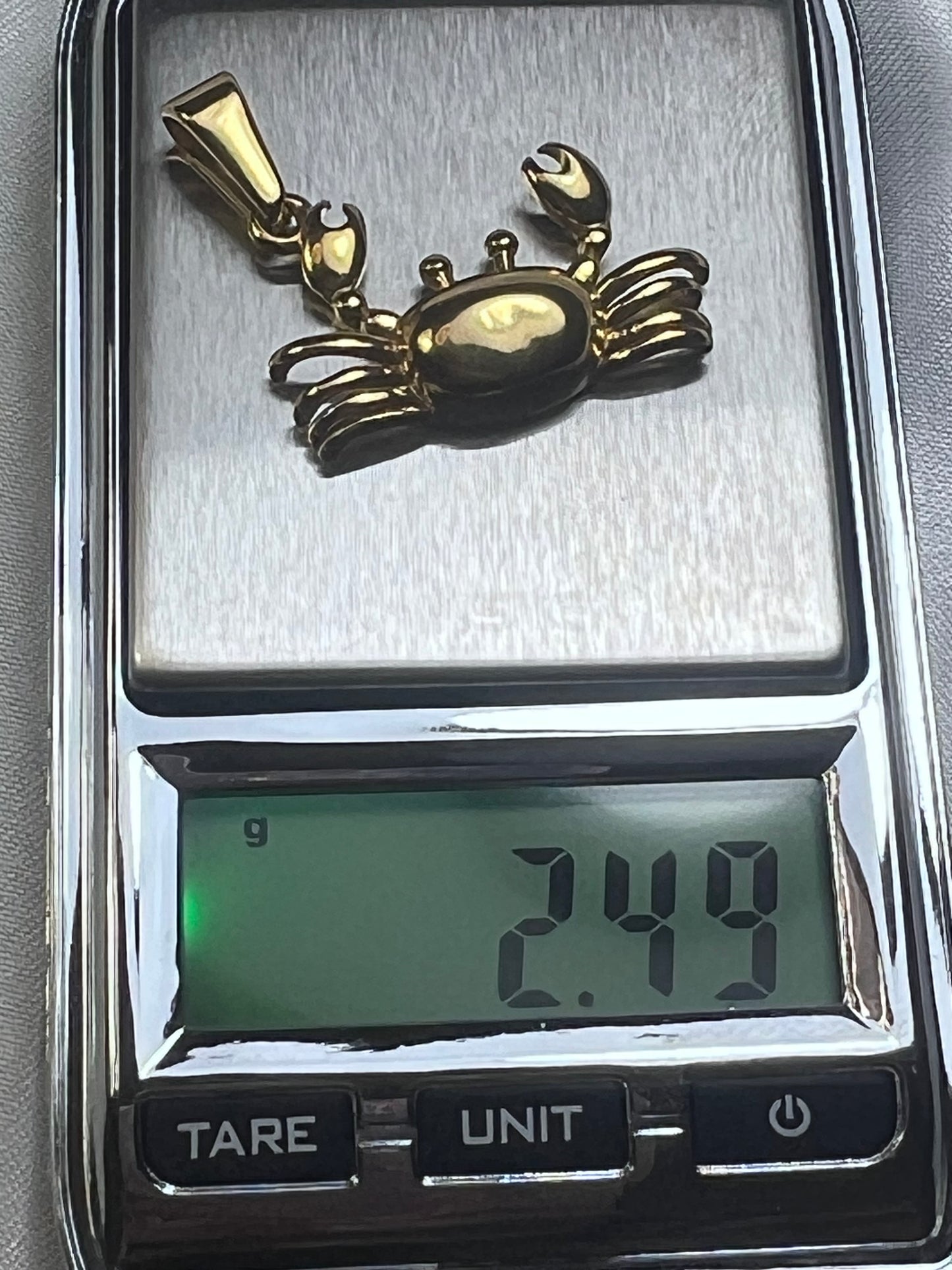 Dije Cangrejo Dorado en Acero Inoxidable | Elegancia Marina