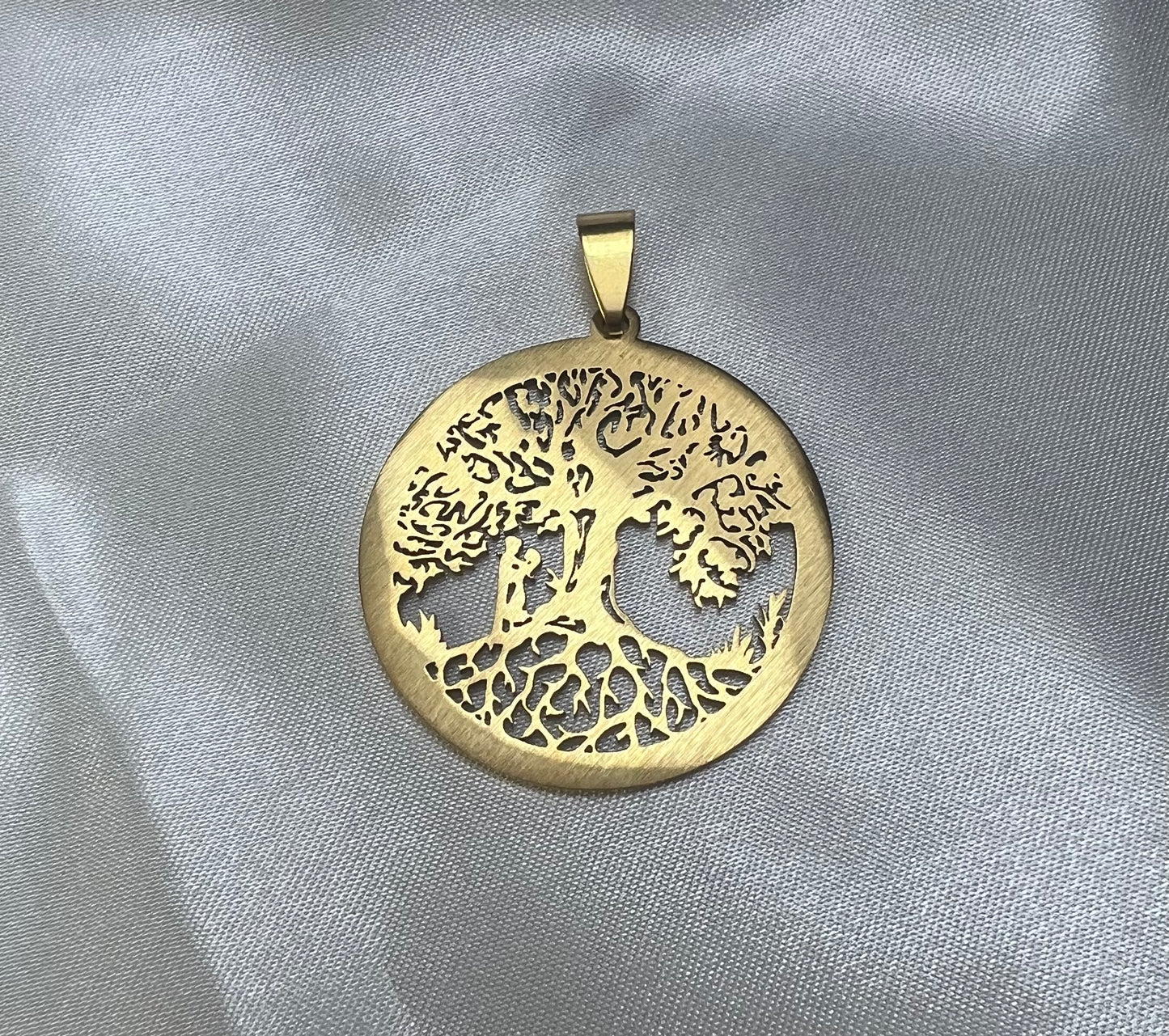 Dije Árbol de la Vida en Acero Inoxidable Dorado con Circonias | La Diferencia LLC