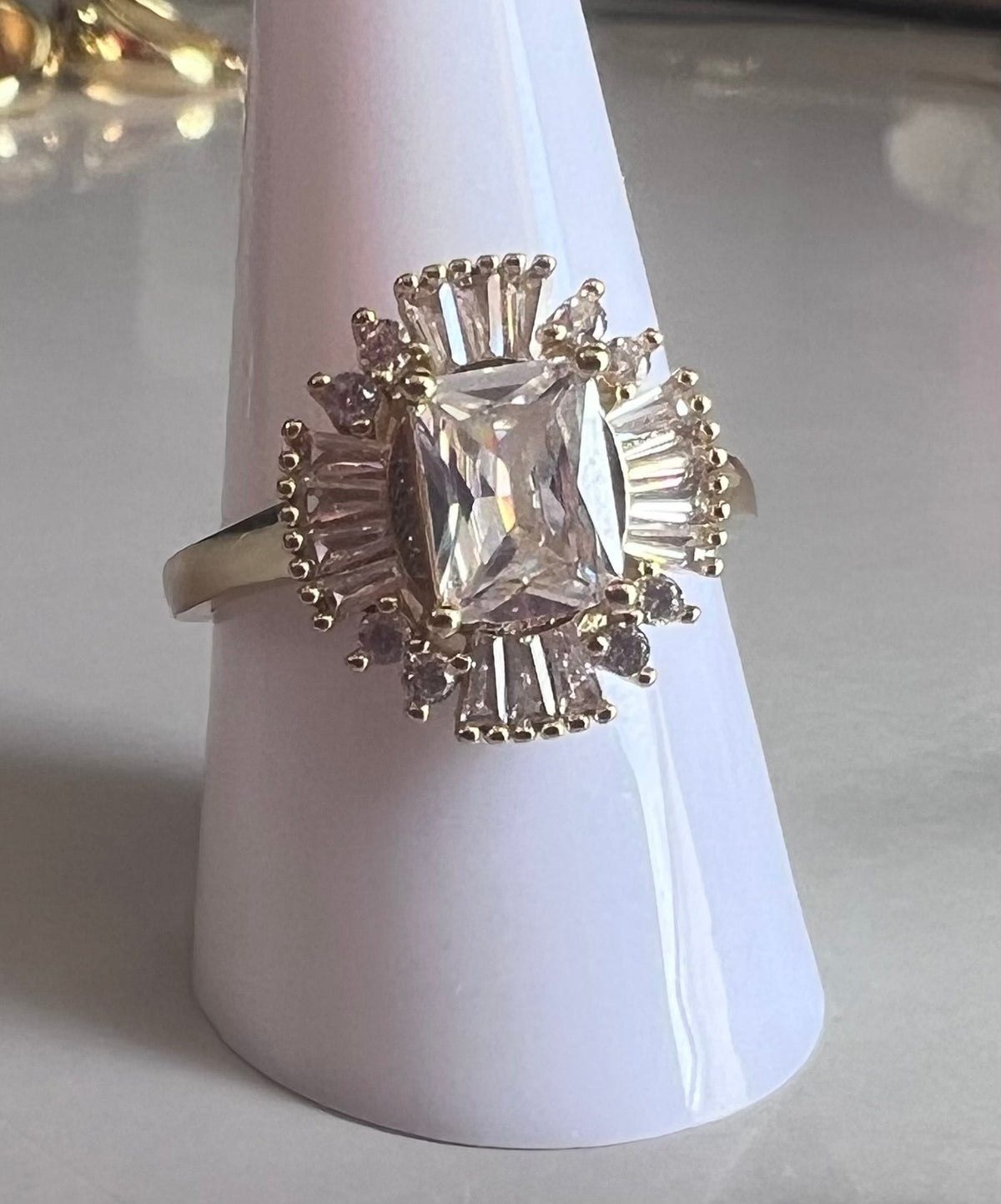 Anillo Dorado con Zirconias – Oro Laminado XP 14K | Size 9