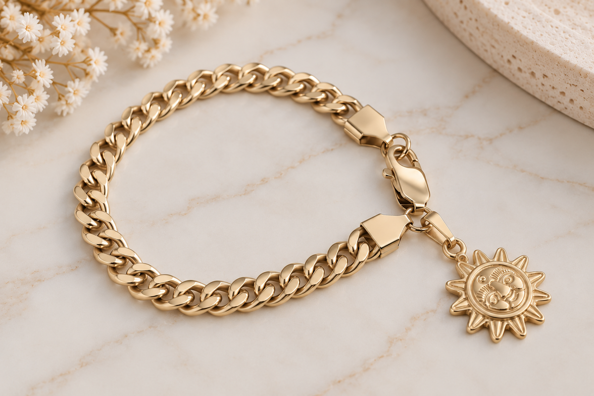 Pulsera Cubana Dorada con Dije de Sol – Acero Inoxidable