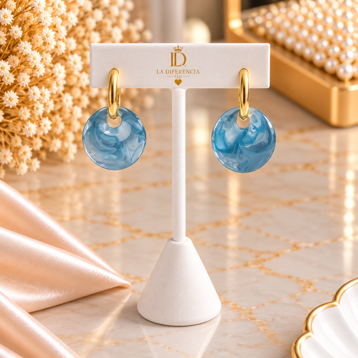 Aretes Dorados con Aro Azul Ornamentado – Oro Laminado XP 14K