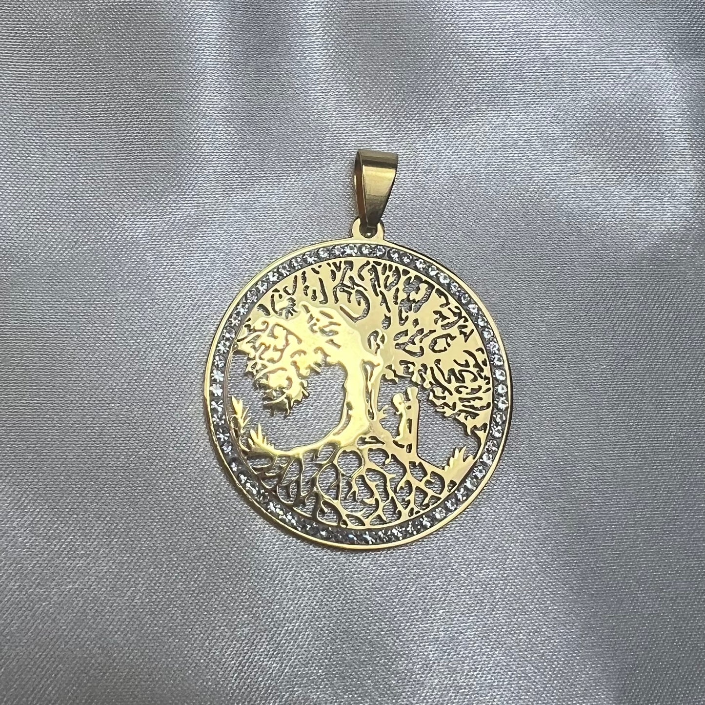 Dije Árbol de la Vida en Acero Inoxidable Dorado con Circonias | La Diferencia LLC