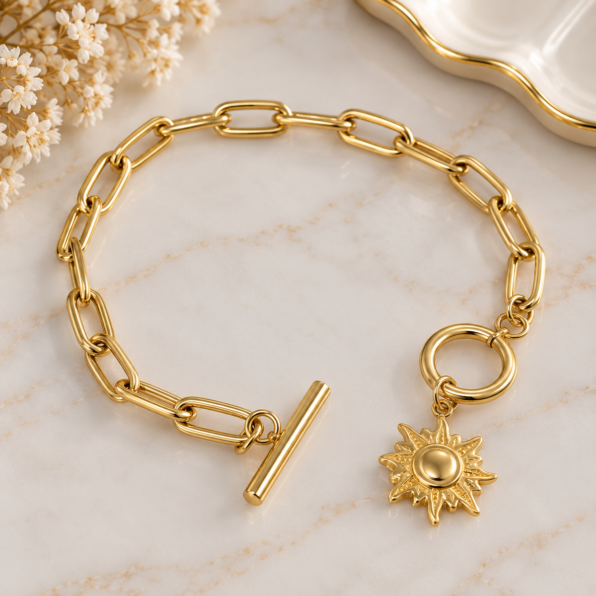 Pulsera Dorada de Eslabones con Dije de Sol – Acero Inoxidable